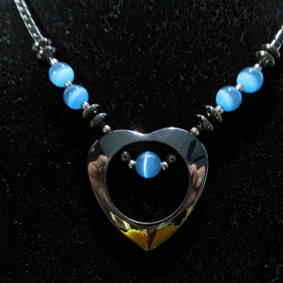 Heart necklace with blue cat eyes stones - Picture 2 of 2